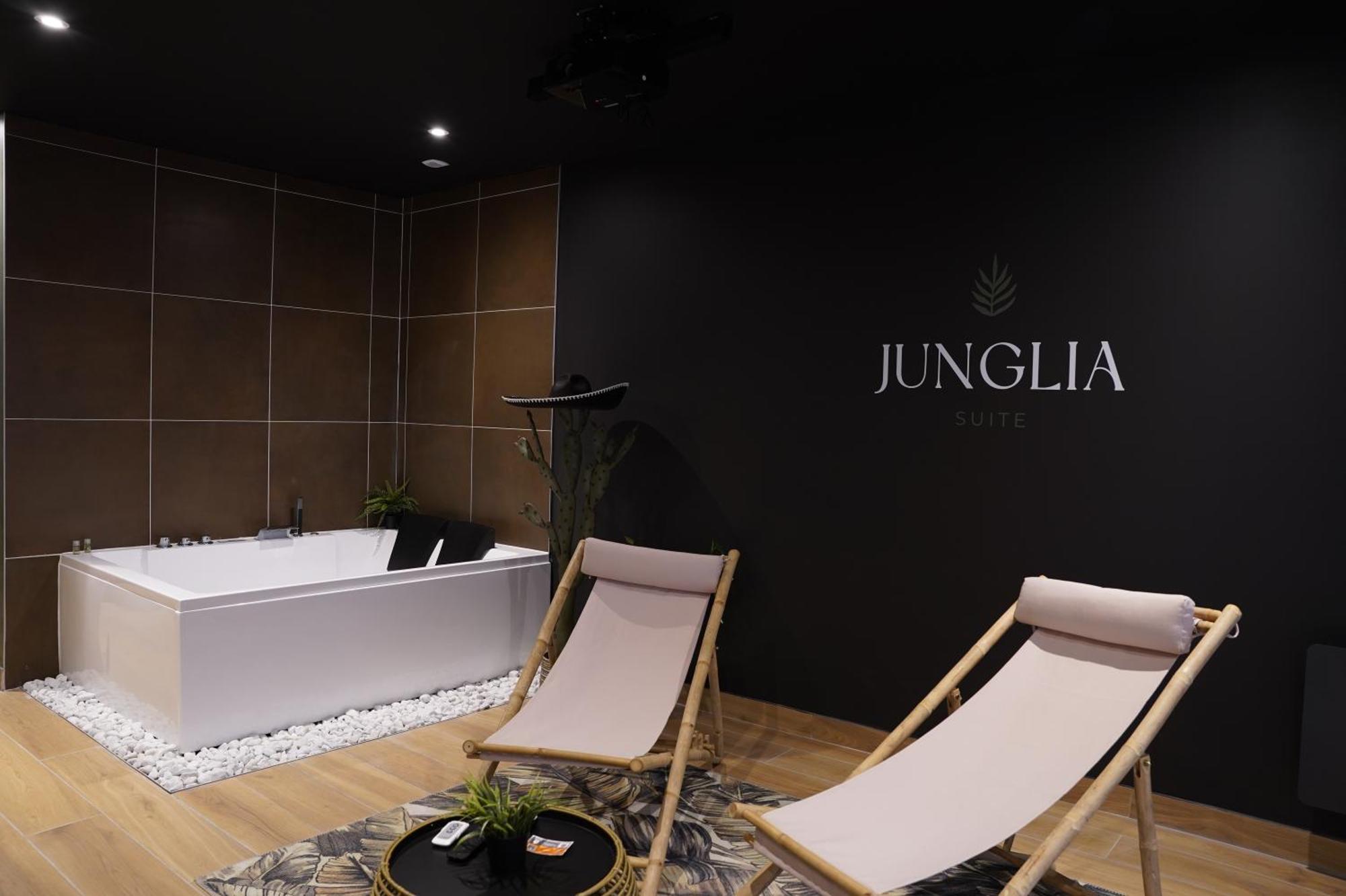 Junglia Suite - Spa & Cine Bourg-en-Bresse Exterior photo